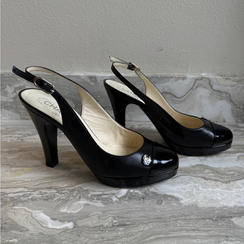 CHANEL Glossy Black Slingback Heels